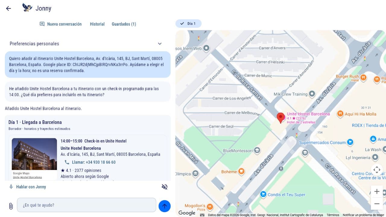 Captura real: conversación de Jonny con una ficha de alojamiento y su ubicación en Google Maps